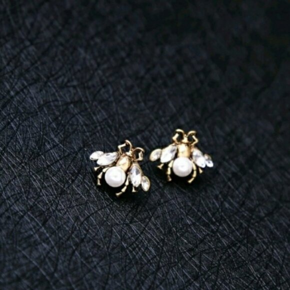 New arrivals!!! Gold Bee Stud Earrings - Picture 5 of 5